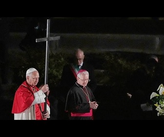 Replay Semaine sainte : au Colisée, le premier chemin de croix du pape Léon XIV