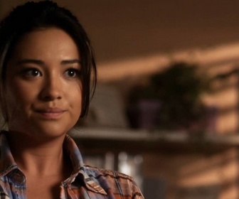 Replay Pretty little liars - S2 E15 - La surprise tombe à l'eau