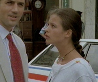 Replay Les Cordier juge et flic - S01 E03 - L'assassin des beaux quartiers