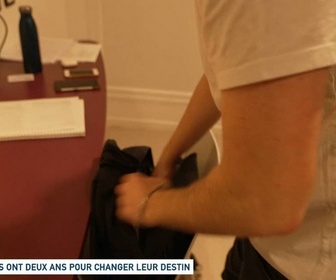 Replay Un jour, un doc - Ils ont deux ans pour changer leur destin