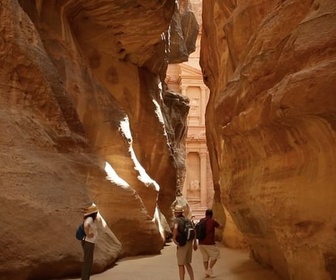 Replay Jordanie : le royaume aux pieds d'argile - Tourisme : pourvu qu'ils reviennent