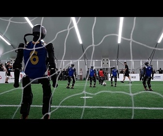 Replay Des robots humanoïdes montrent leurs talents au football