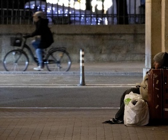 Replay C'est en France - Comment survivre à la rue ? Deux SDF racontent