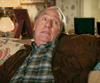 Replay Young Sheldon - S4E11 - Un biper, un club et un vieux grincheux plein de rides