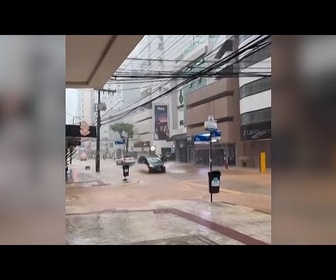 Replay Des pluies torrentielles provoquent des inondations dans le Dubaï brésilien