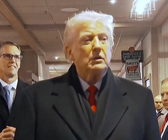 Replay Info éco - Pourquoi la baisse du dollar s'inscrit dans le plan de Donald Trump