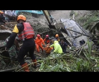 Replay No Comment : glissement de terrain meurtrier sur l'île de Sumatra