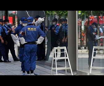 Replay Un homme pulvérise une substance inconnue : panique dans un centre commercial de luxe à Tokyo