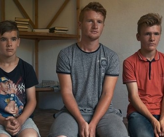 Replay Trois frères, un père et le djihad