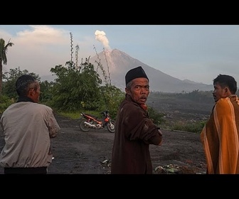 Replay Le mont Semeru en Indonésie en éruption, nuées ardentes et évacuations