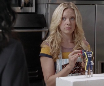 Replay Rizzoli & Isles: Autopsie d'un meurtre - S03 E14 - Du foot, des filles et des gateaux