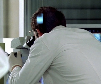 Replay Les experts : Manhattan - S02 E03 - Le repas des fauves