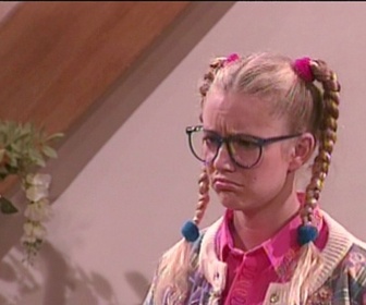 Replay Premiers baisers - S01 E08 - Carte de voeux