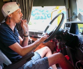 Replay Les routiers : profession chauffeur poids lourd - S2E13 - Jonathan et Jean-Michel