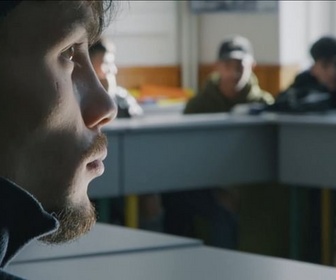 Replay Hongrie : un lycée pour les roms ! - ARTE Regards