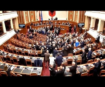 Replay Albanie : la colère des étudiants gagne les bancs du Parlement