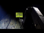 Replay Une bannière Greenpeace déployée à 2 300 mètres sous l'océan