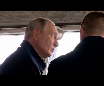 Replay Poutine assiste à des manœuvres de la marine russe au large de Sakhaline