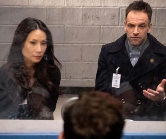 Replay Elementary - S3 E19 - Bourreau d'hackers