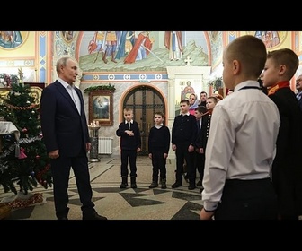 Replay Vladimir Poutine assiste à l'office de Noël orthodoxe avec des soldats